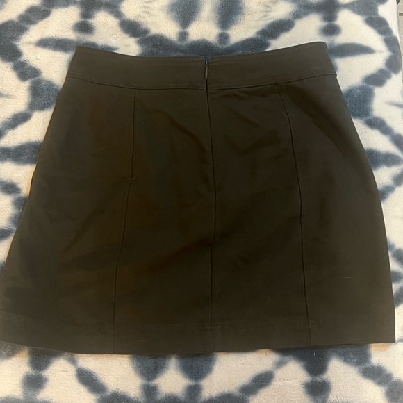 Express Pocket Skirt - Picture 2 of 4